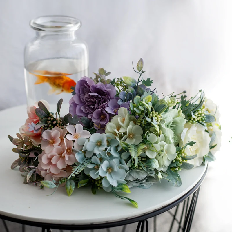 Künstliches Blumenarrangement