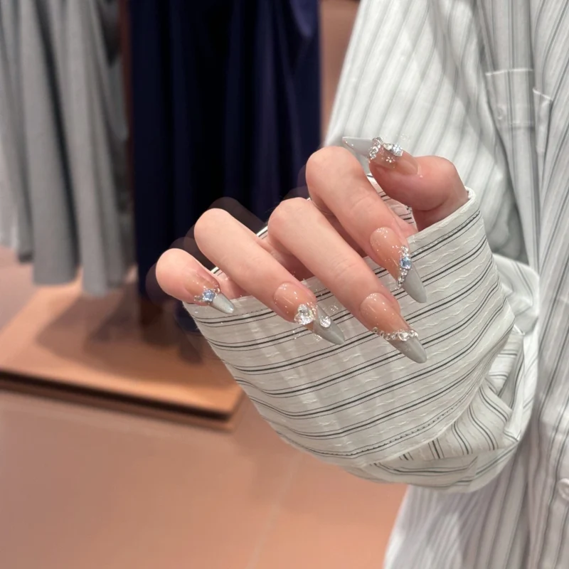 Glamouröse Stiletto-Nagelverlängerungen 1790638639