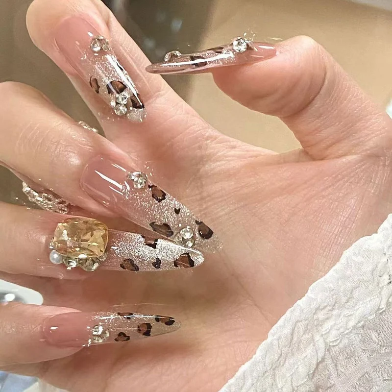 Glamouröse Stiletto-Nagelkunstverlängerungen