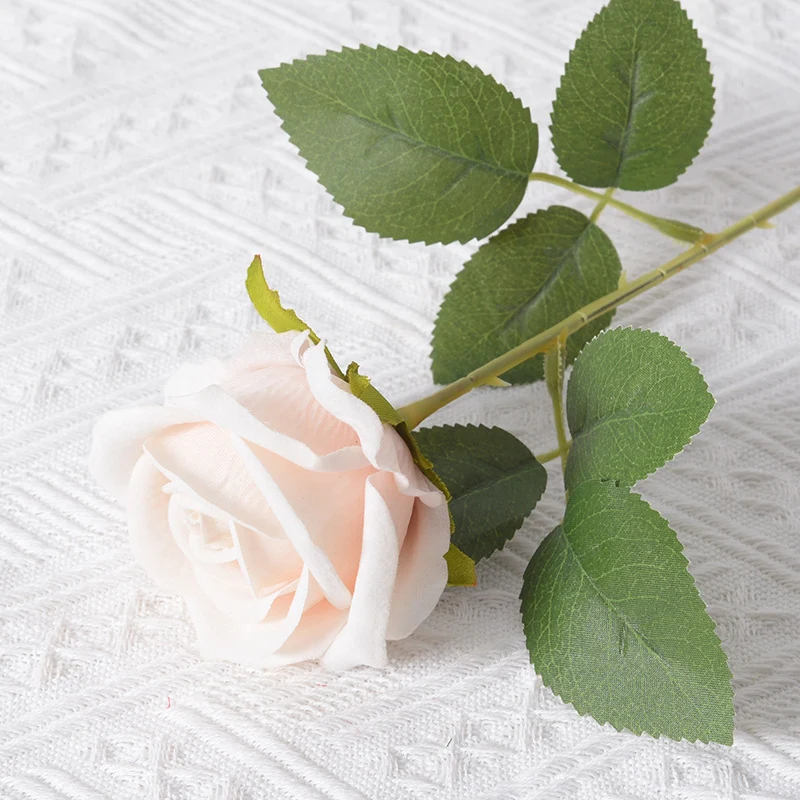 Elegante Seiden schwarze Rosenstiel