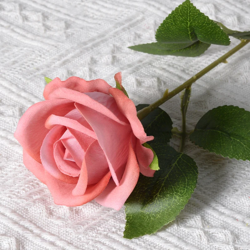Elegante Seiden schwarze Rosenstiel
