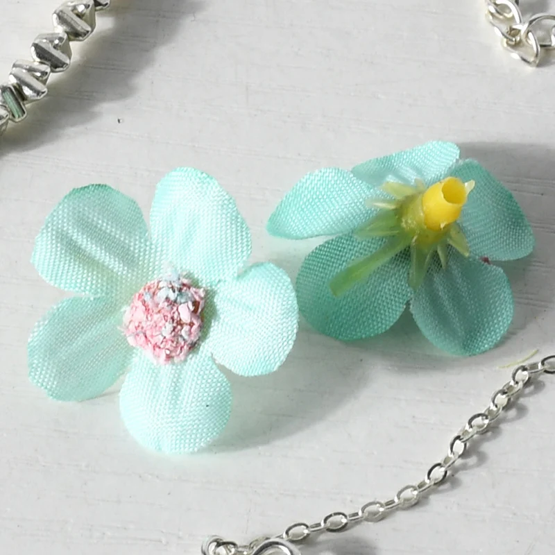 Glitzernde Blumen-Haaraccessoires