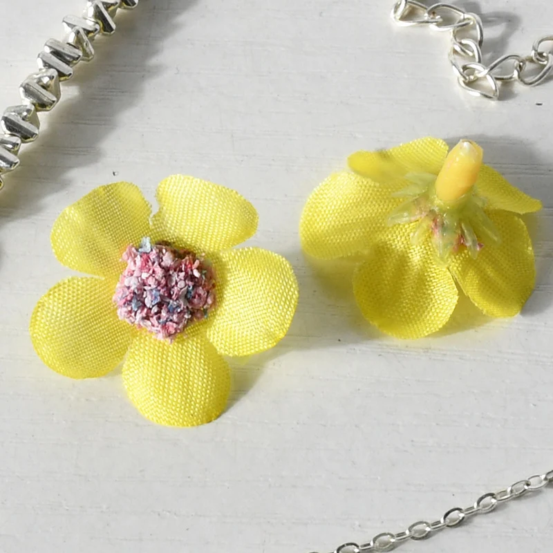 Glitzernde Blumen-Haaraccessoires
