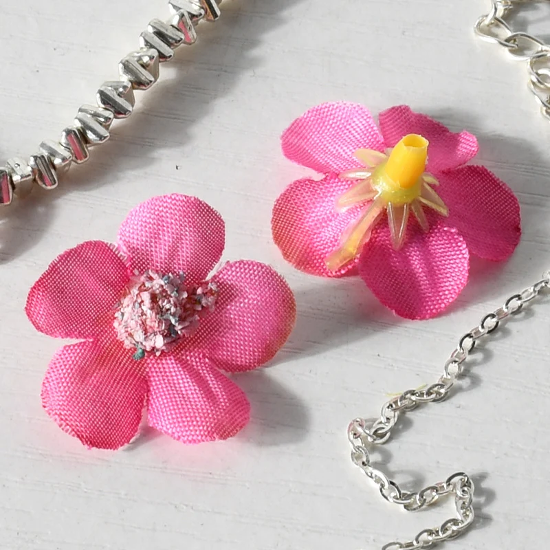 Glitzernde Blumen-Haaraccessoires
