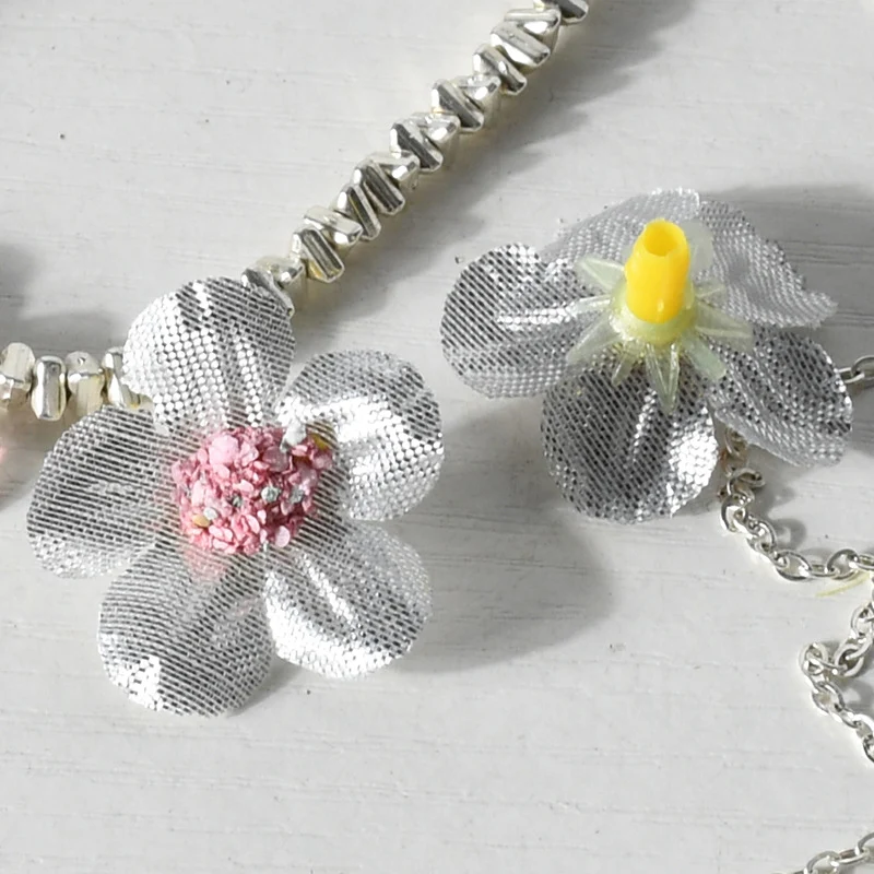 Glitzernde Blumen-Haaraccessoires