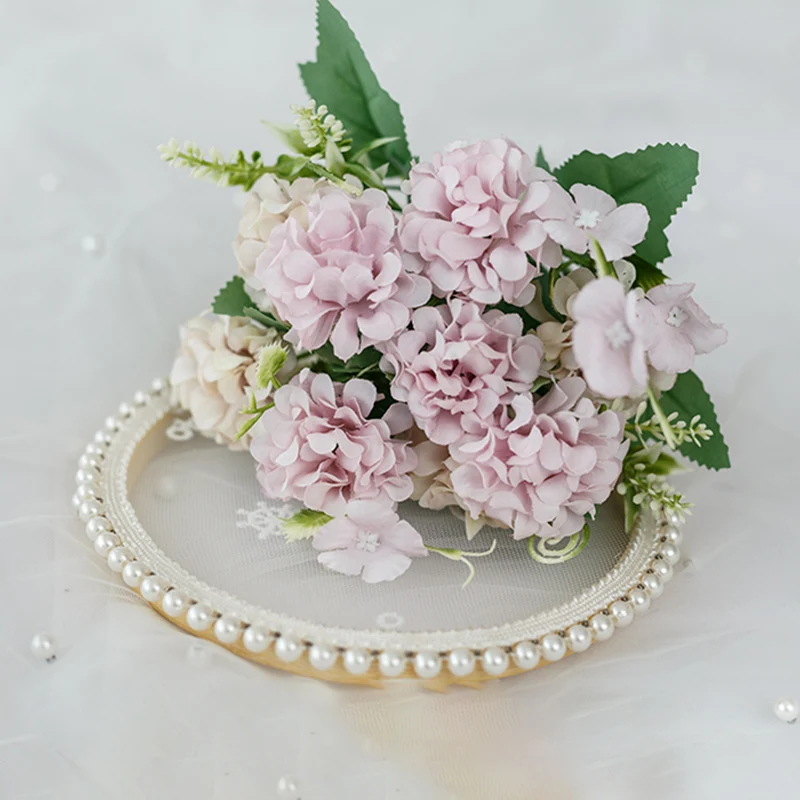 Elegante Blumenarrangement 1790318260