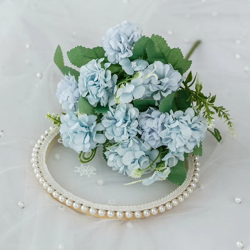 Elegante Blumenarrangement 1790318260