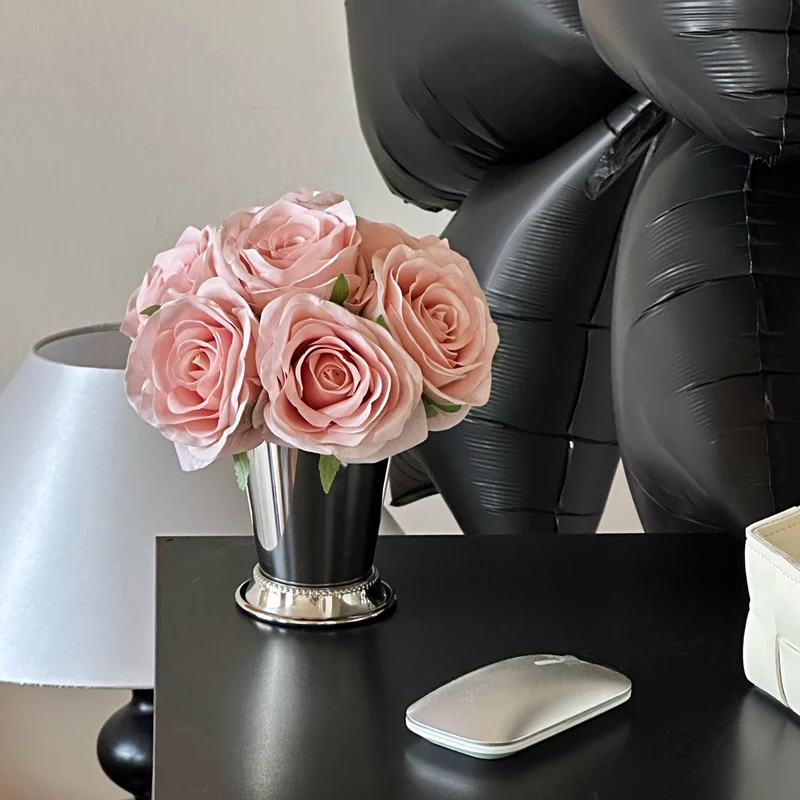 Elegante Kunst-Rosenblumen Arrangement