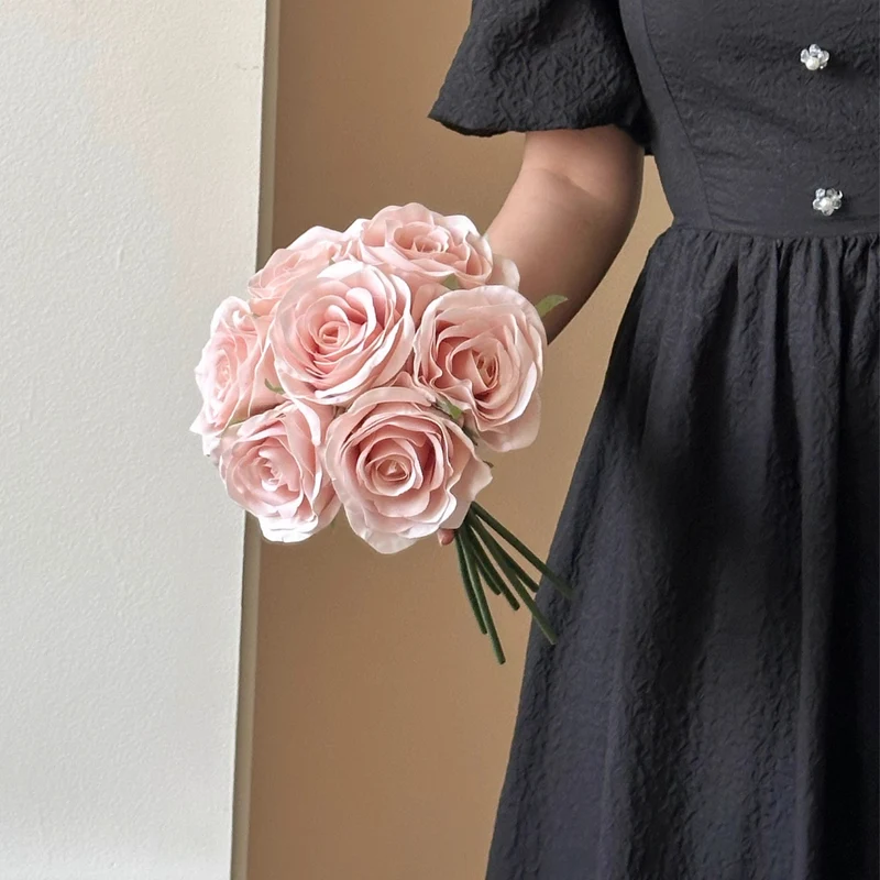 Elegante Kunst-Rosenblumen Arrangement