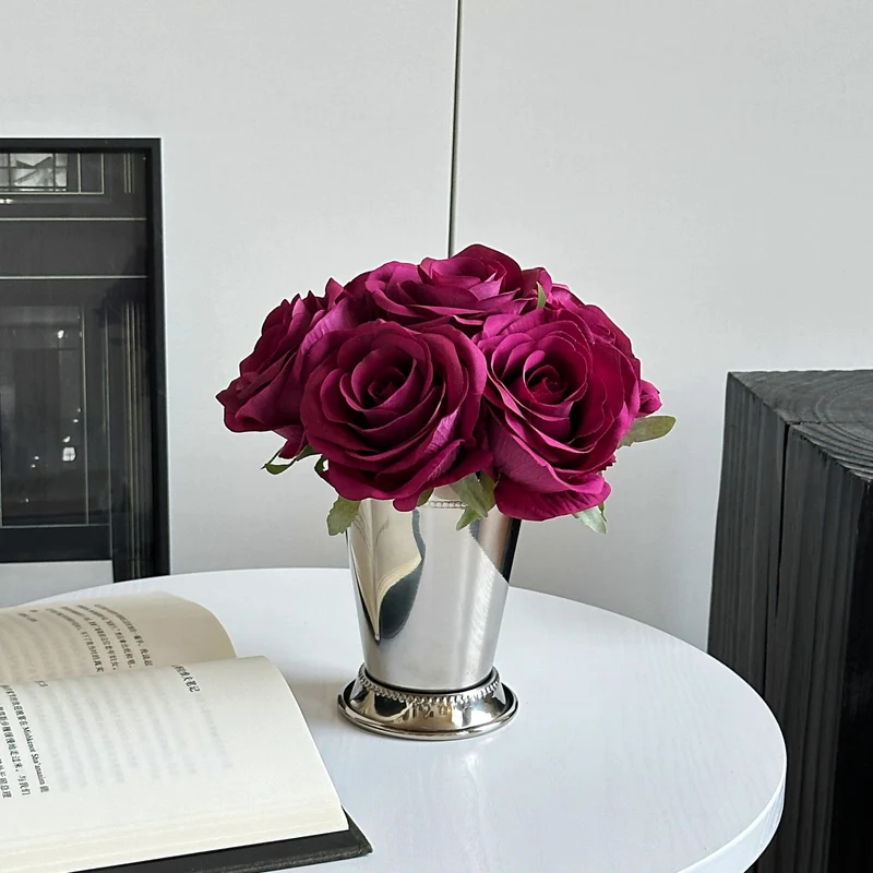 Elegante Kunst-Rosenblumen Arrangement