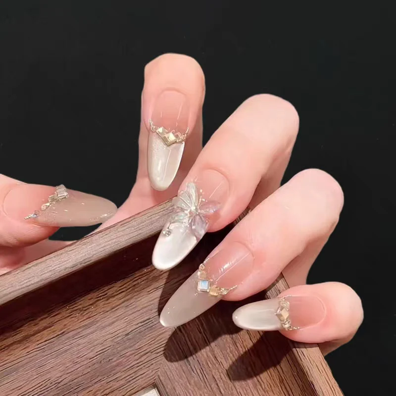 Verspielte tierische Press-On Nagelkunst