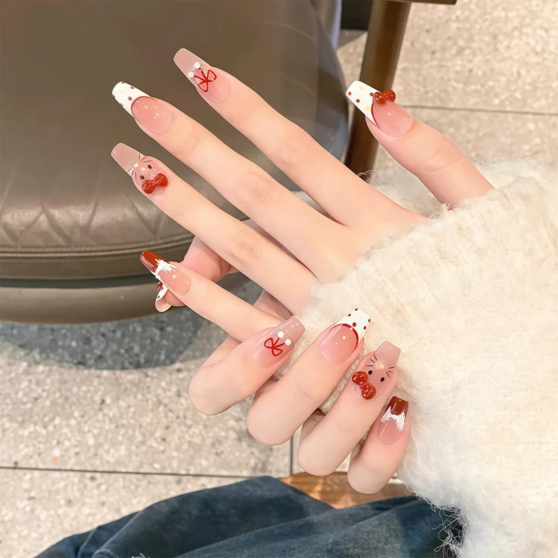 Verspielte tierische Press-On Nagelkunst