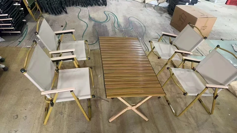 Tragbares Campingtisch- und Stuhlset Skanto