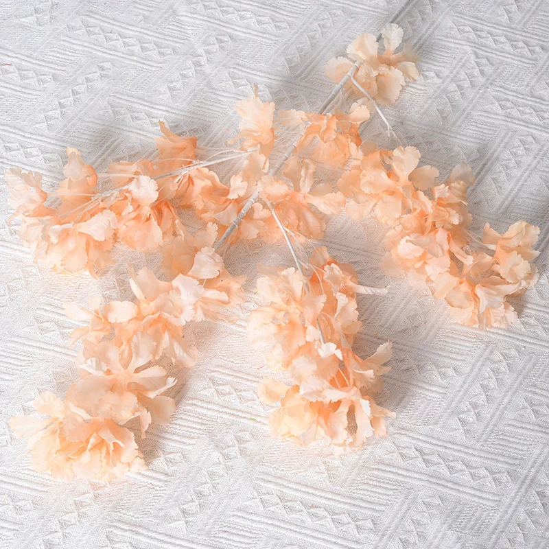 Elegante falsche Blumenranken Dekoration