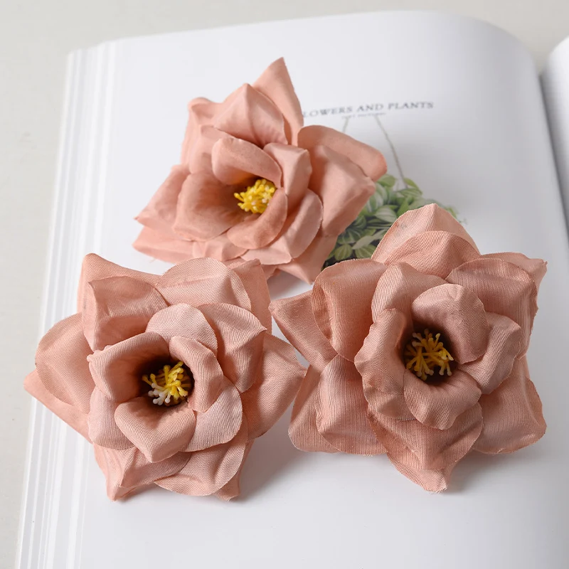 Elegante Stoffblumen-Haarsträuße