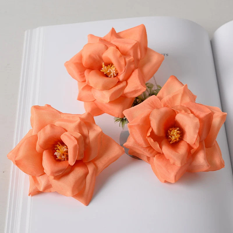 Elegante Stoffblumen-Haarsträuße