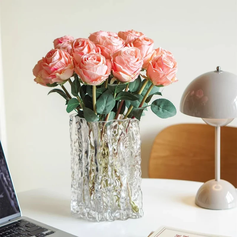 Eleganter künstlicher Rosenstrauß