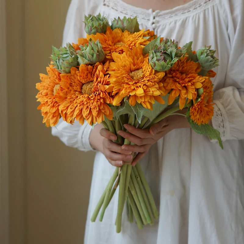 Realistische dekorative Sonnenblumenstängel