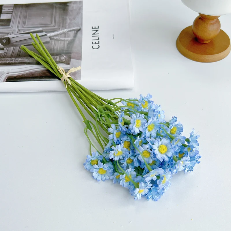 Realistische Gänseblümchen Blumenstrauß