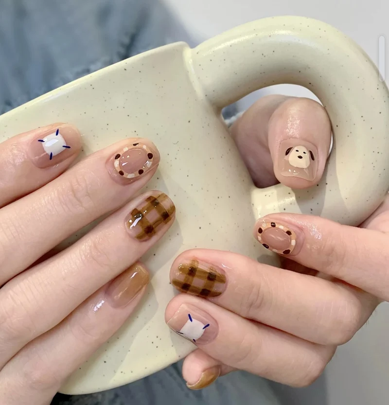 Floral Verzierter Press-On-Nagelset