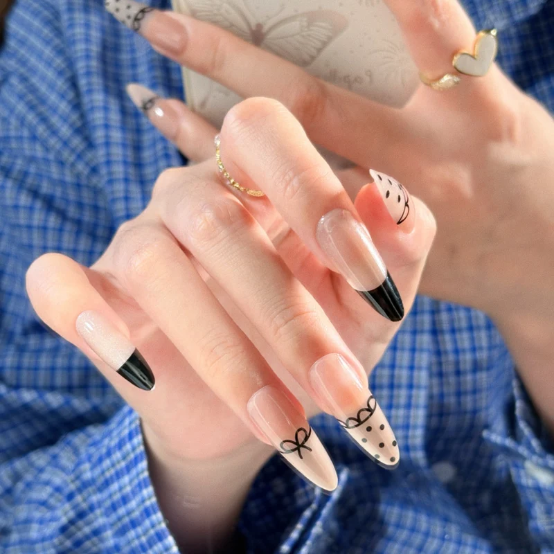 Floral Verzierter Press-On-Nagelset