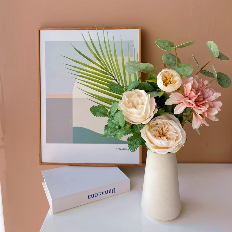 Elegante künstliche Blumenarrangement