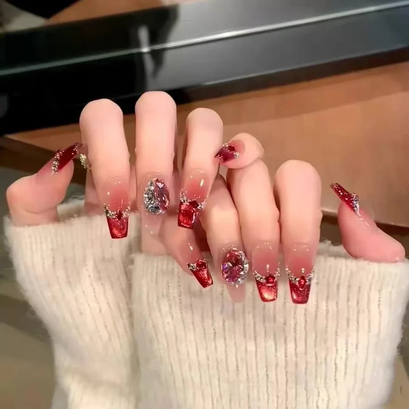 Glänzende Ombre Stiletto Nagelverstärkungen