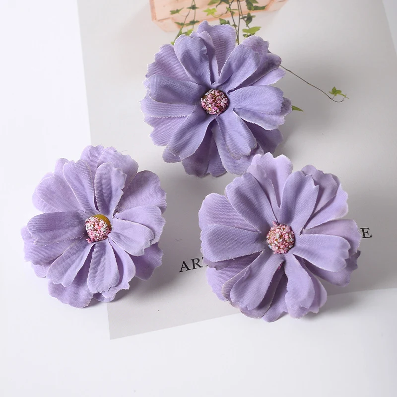 Elegante Stoffblumen-Haarklammer