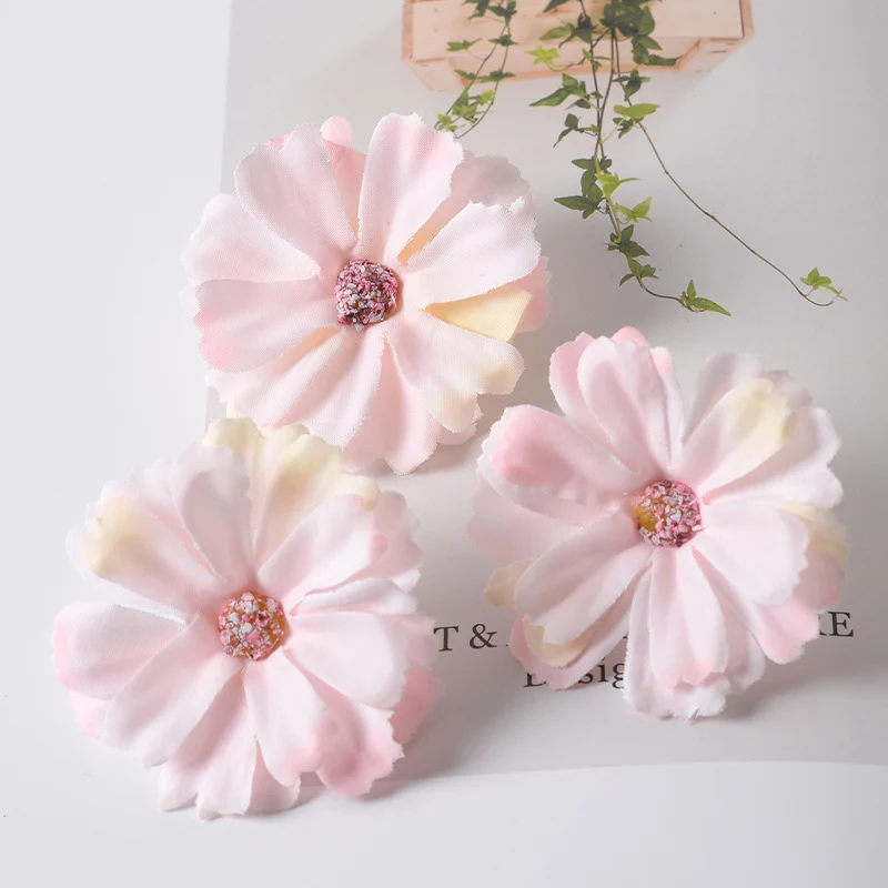 Elegante Stoffblumen-Haarklammer