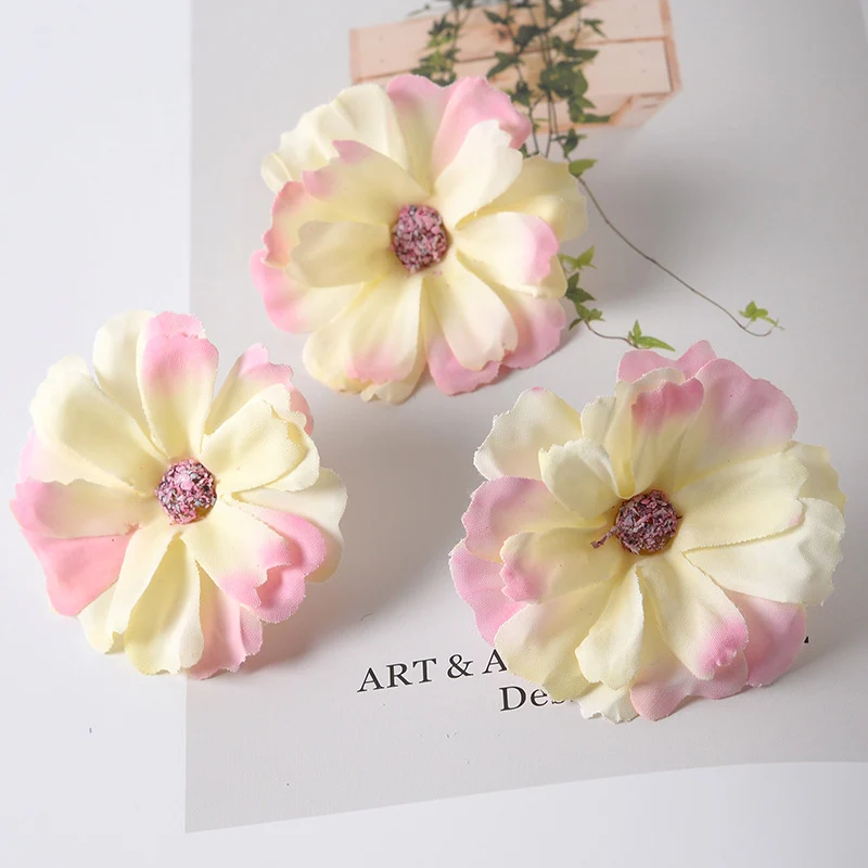 Elegante Stoffblumen-Haarklammer