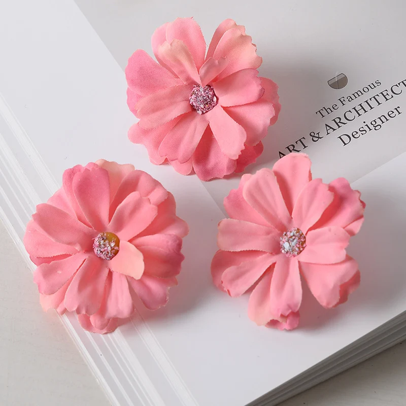 Elegante Stoffblumen-Haarklammer