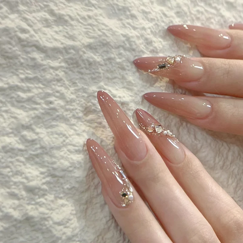 Elegante Stiletto-Nagelkunst-Verstärkungen