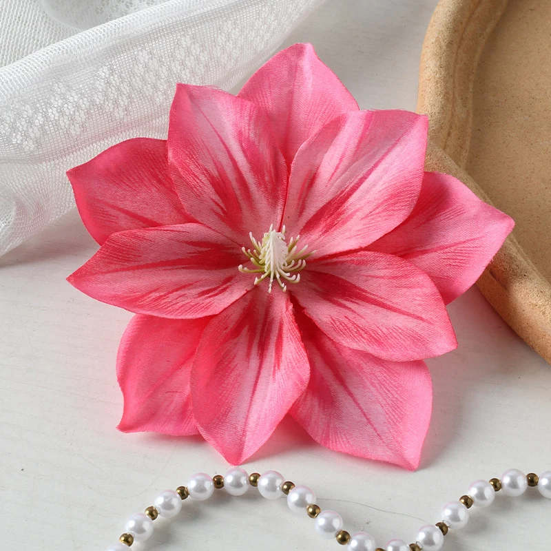 Elegante Stoffblumenklammer