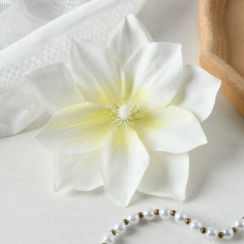 Elegante Stoffblumenklammer