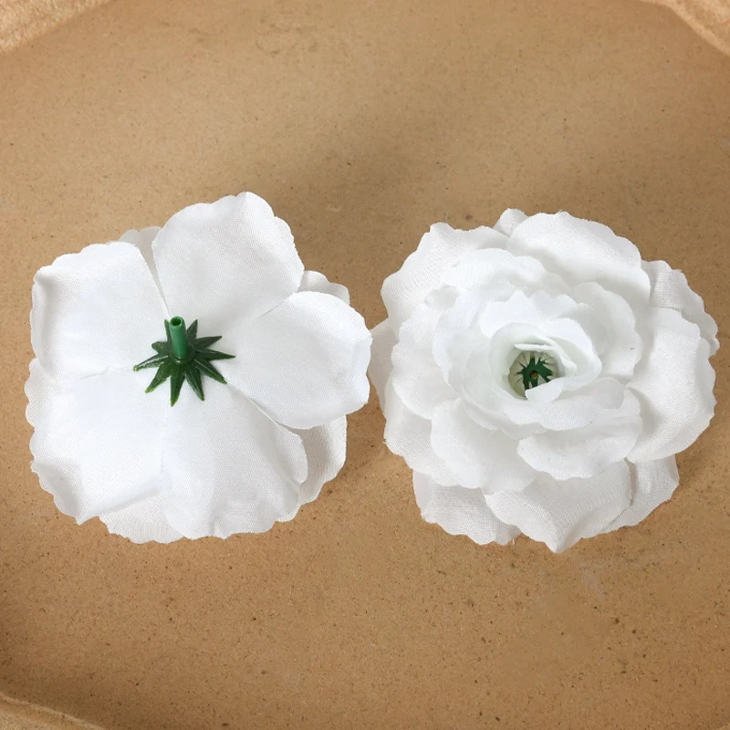 Blumenverzierter Haarschmuck