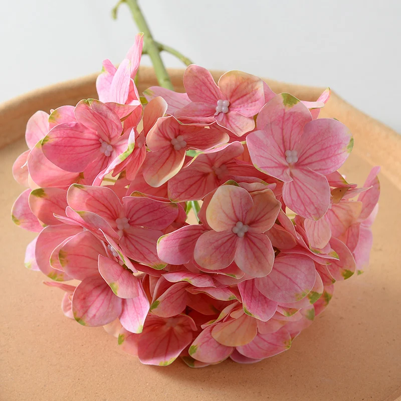Dekorativer Kunstblumenstrauß