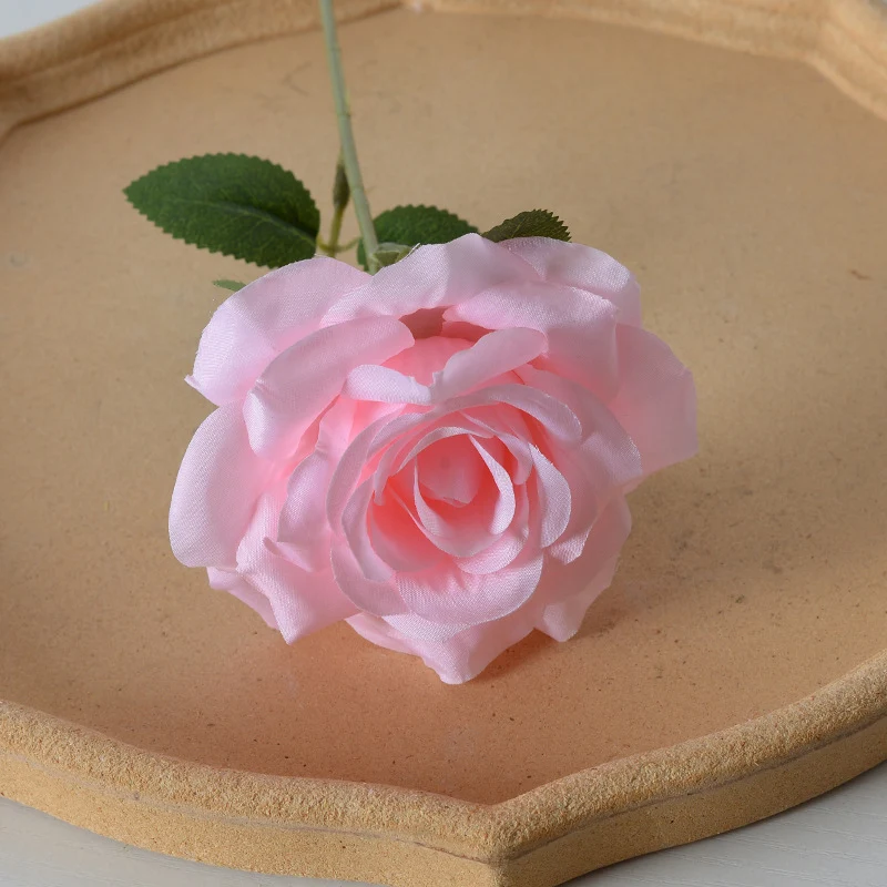 Elegantes Seidentuch Rosenhaaraccessoire
