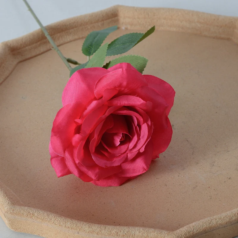 Elegantes Seidentuch Rosenhaaraccessoire