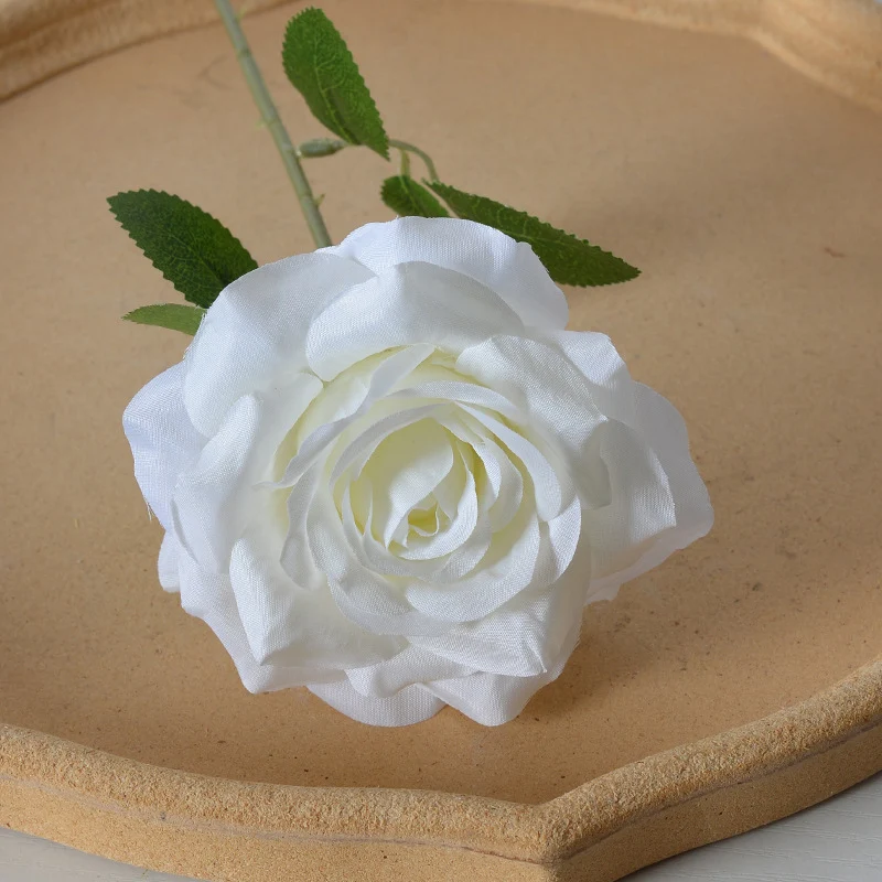 Elegantes Seidentuch Rosenhaaraccessoire