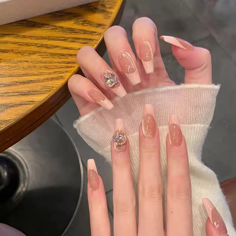 Elegante Press-On Nagelverzierungen