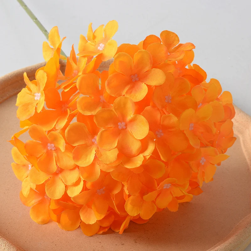 Lebendiger künstlicher Blumenauslagensträuß