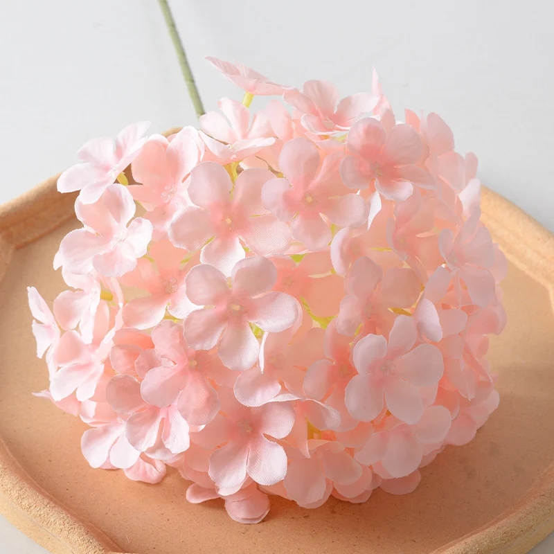 Lebendiger künstlicher Blumenauslagensträuß