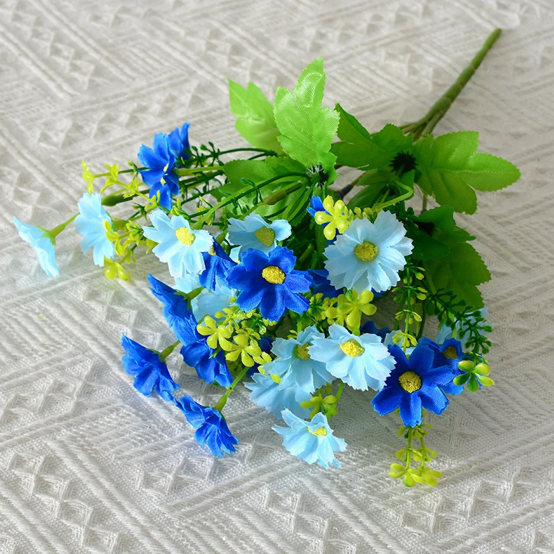 Dekorativer Stoffblumenstrauß