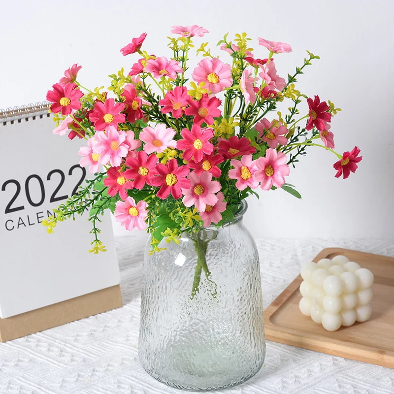 Dekorativer Stoffblumenstrauß