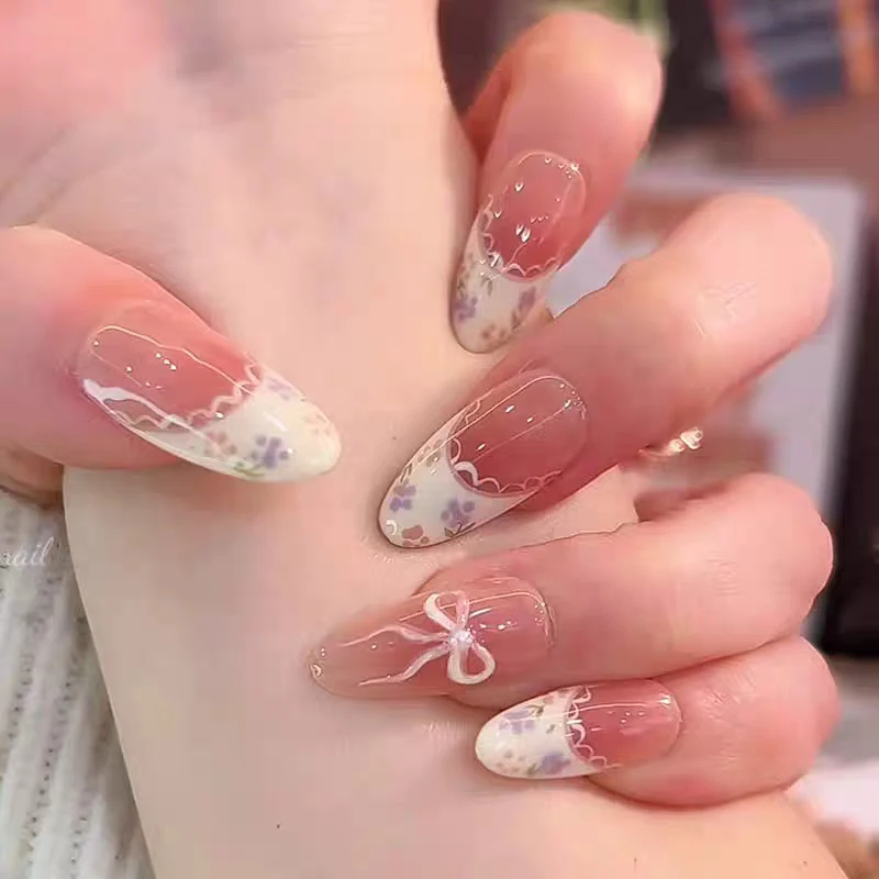 Elegantes, mit einer Schleife verziertes Press-On-Nagel-Set