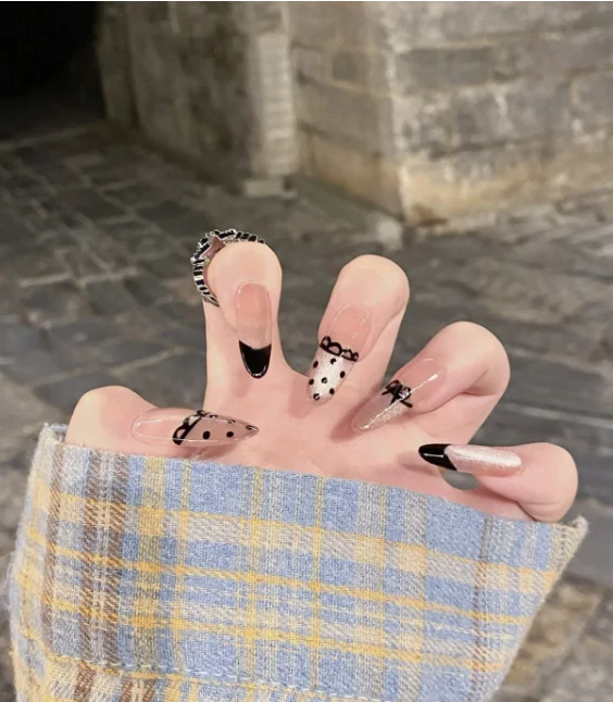 Elegantes Stiletto Press-On-Nagel-Set
