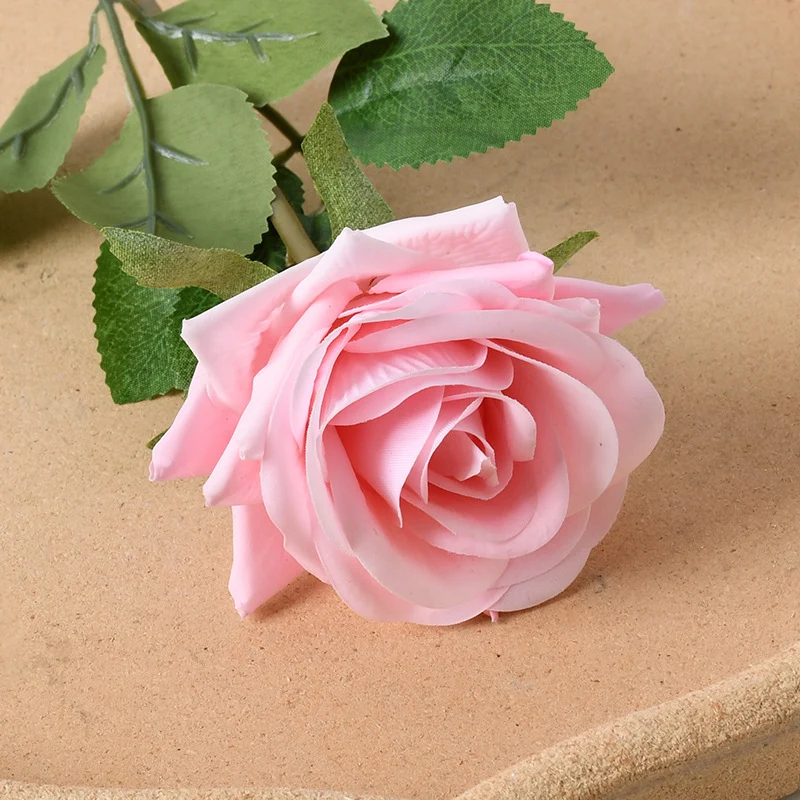 Realistische Seidenrosen-Dekoration