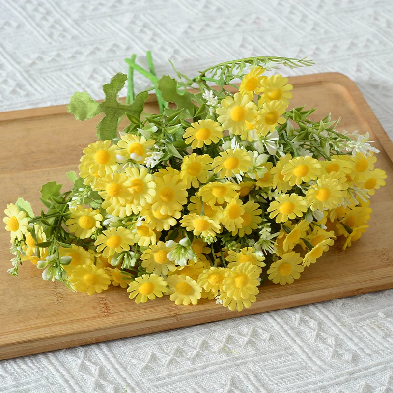 Realistischer Miniatur Blumenstrauß