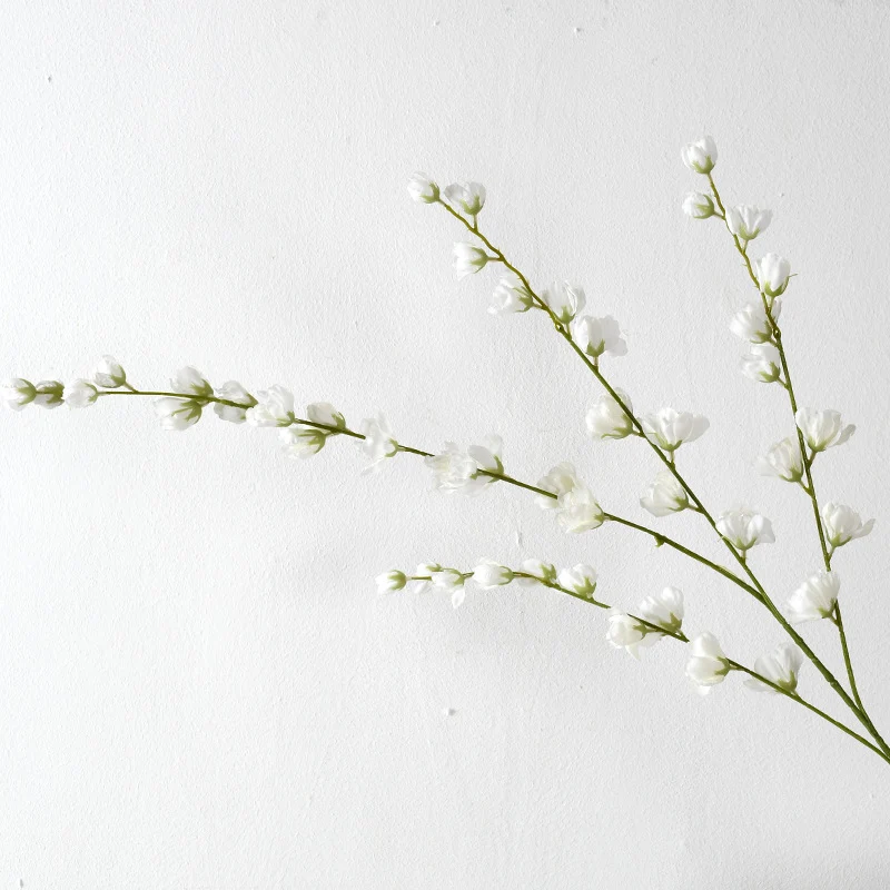 Dekorative florale Erbsenblütenstielanordnung