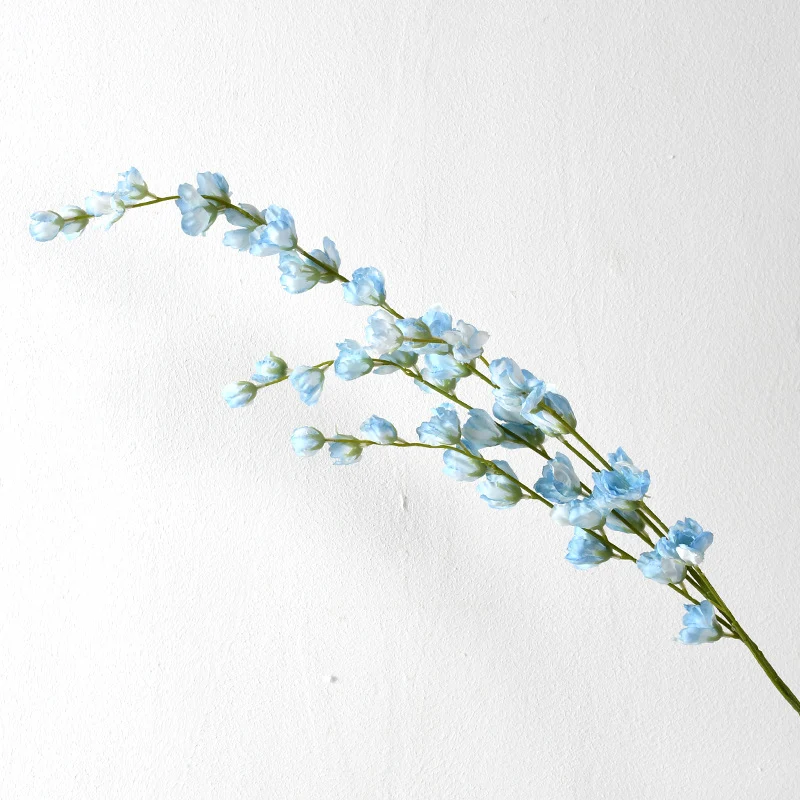 Dekorative florale Erbsenblütenstielanordnung